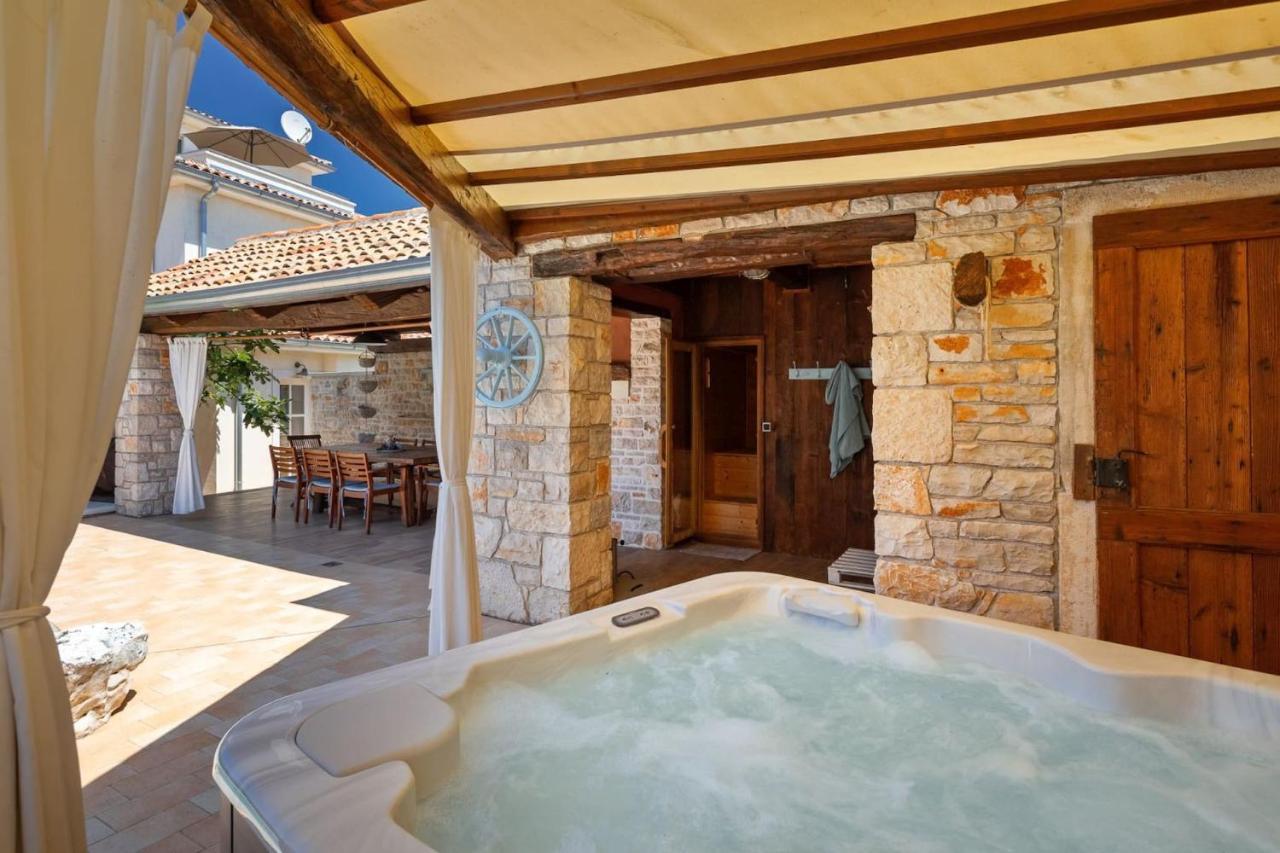 Family Villa Elizabeta With Pool In Umag Cepljani Exterior photo