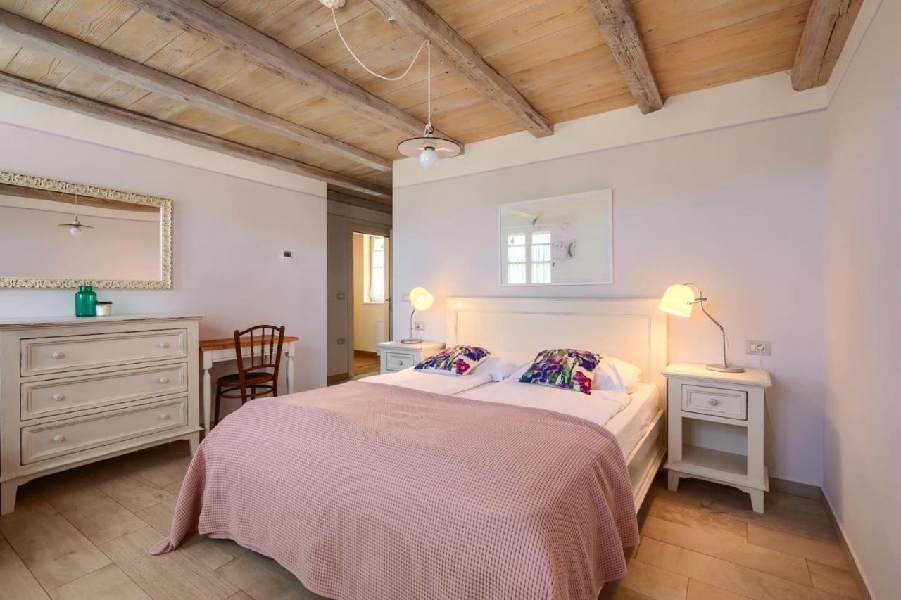Family Villa Elizabeta With Pool In Umag Cepljani Exterior photo
