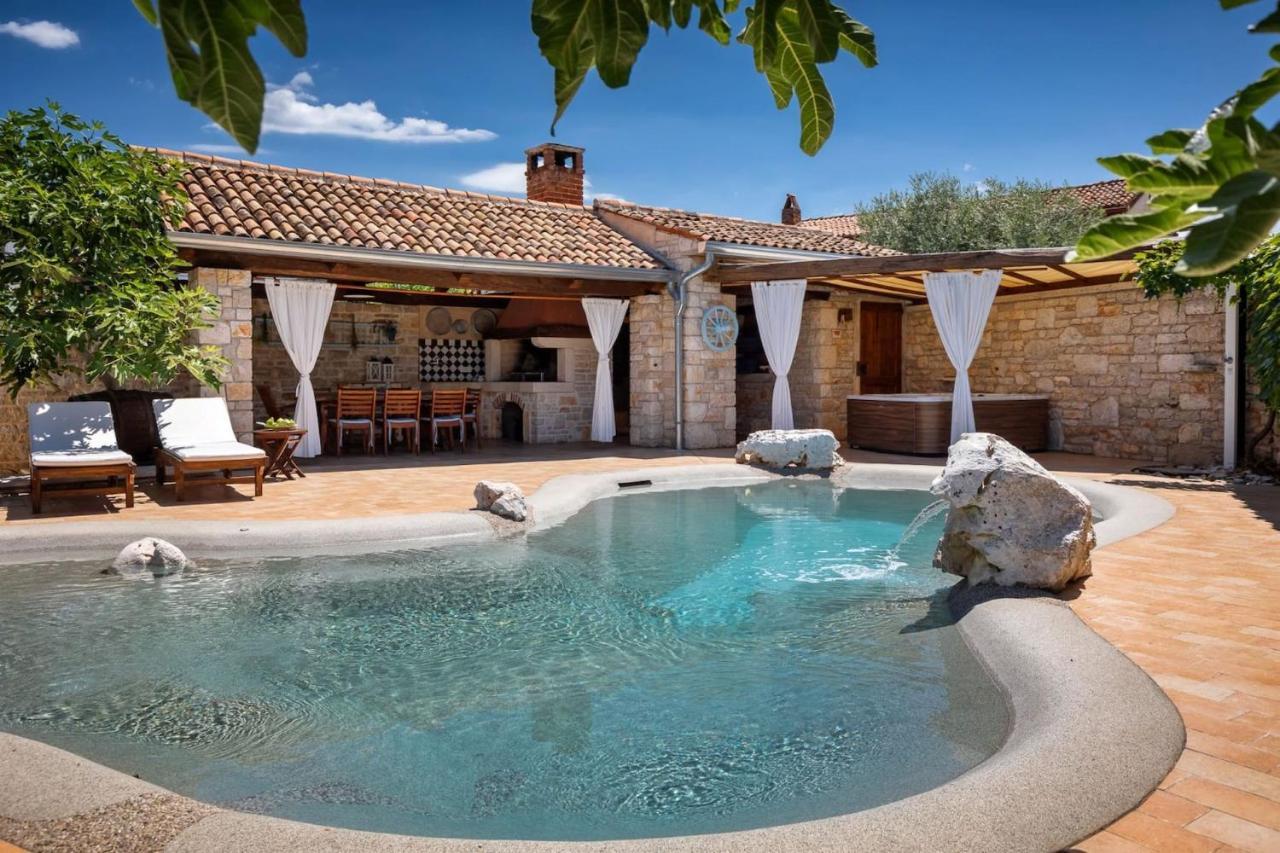 Family Villa Elizabeta With Pool In Umag Cepljani Exterior photo