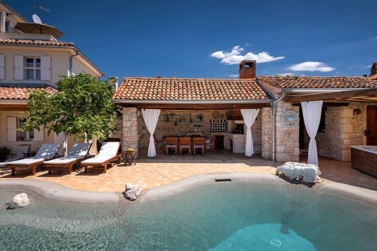 Family Villa Elizabeta With Pool In Umag Cepljani Exterior photo